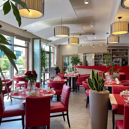 Brit Hotel Brive La Gaillarde - Restaurant La Limousine Malemort Bagian luar foto