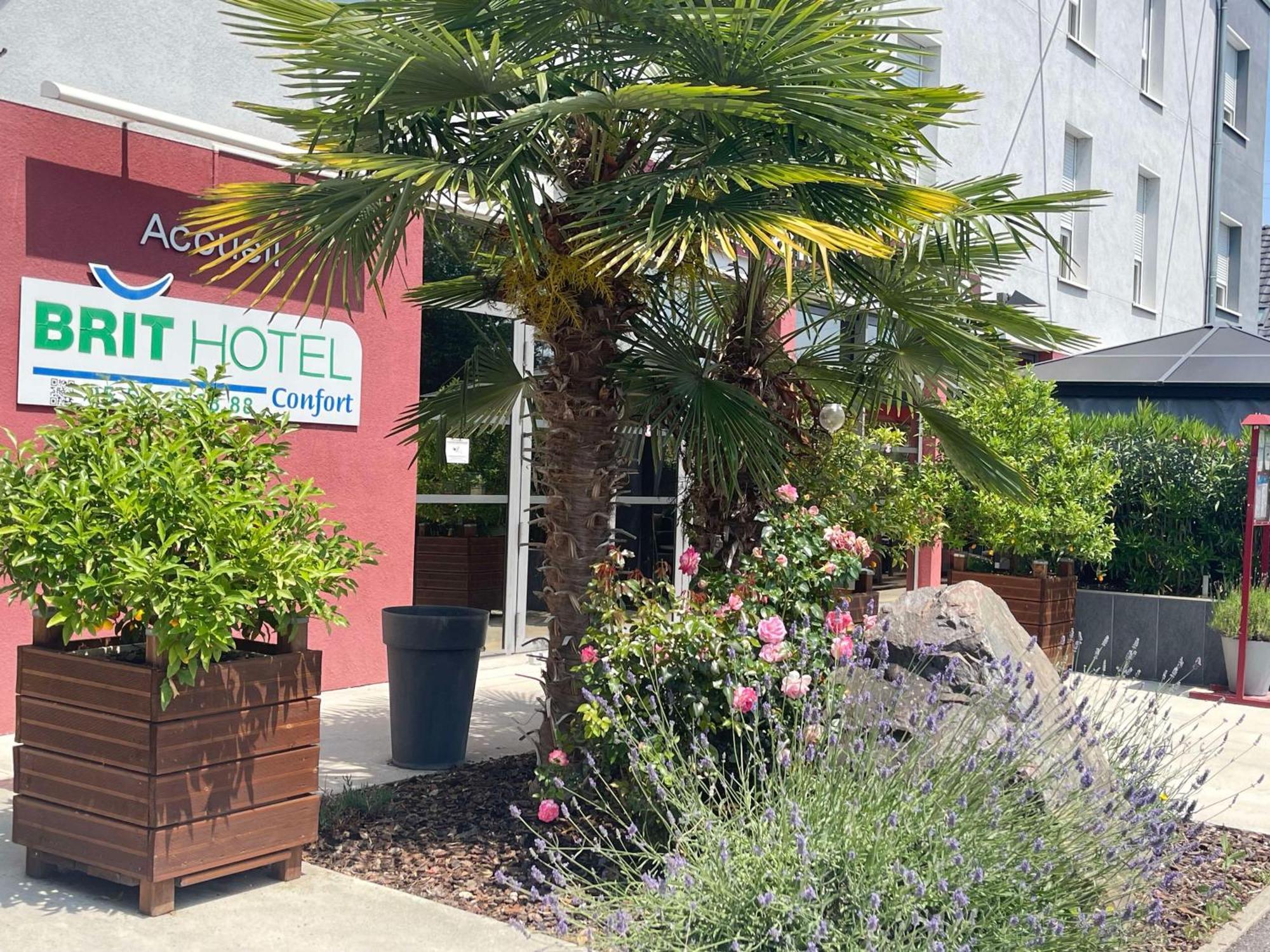 Brit Hotel Brive La Gaillarde - Restaurant La Limousine Malemort Bagian luar foto