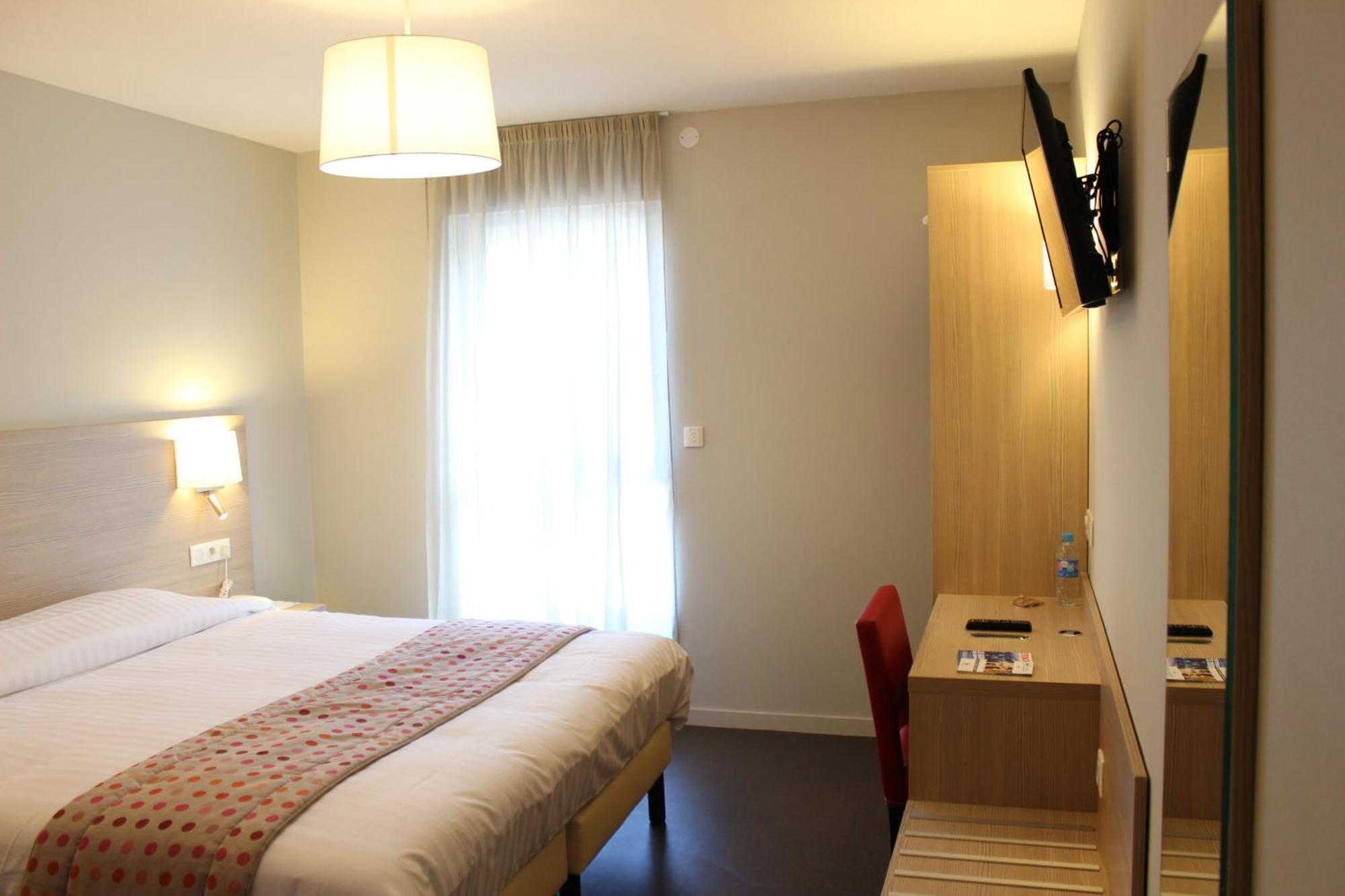 Brit Hotel Brive La Gaillarde - Restaurant La Limousine Malemort Bagian luar foto