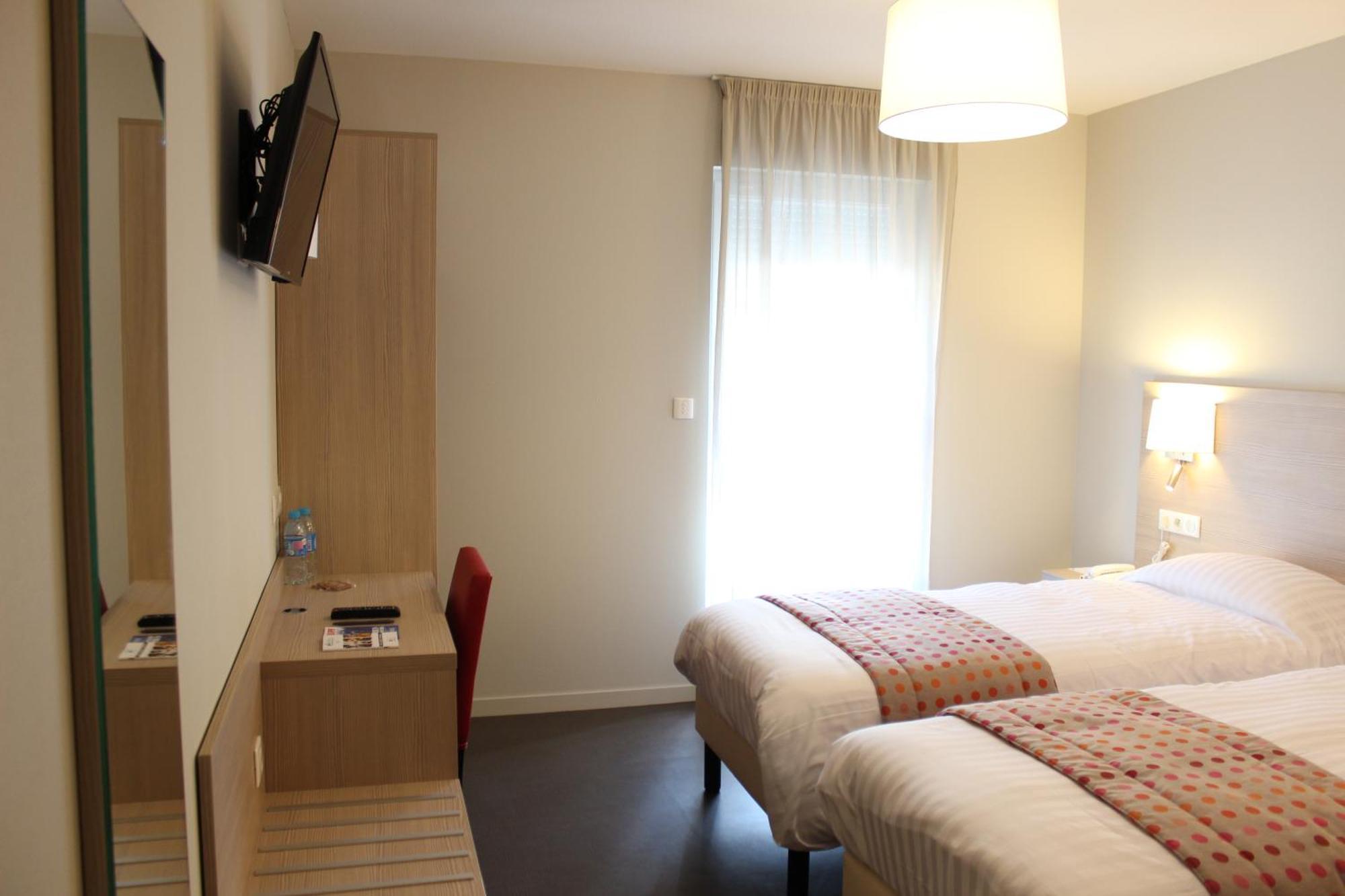 Brit Hotel Brive La Gaillarde - Restaurant La Limousine Malemort Bagian luar foto