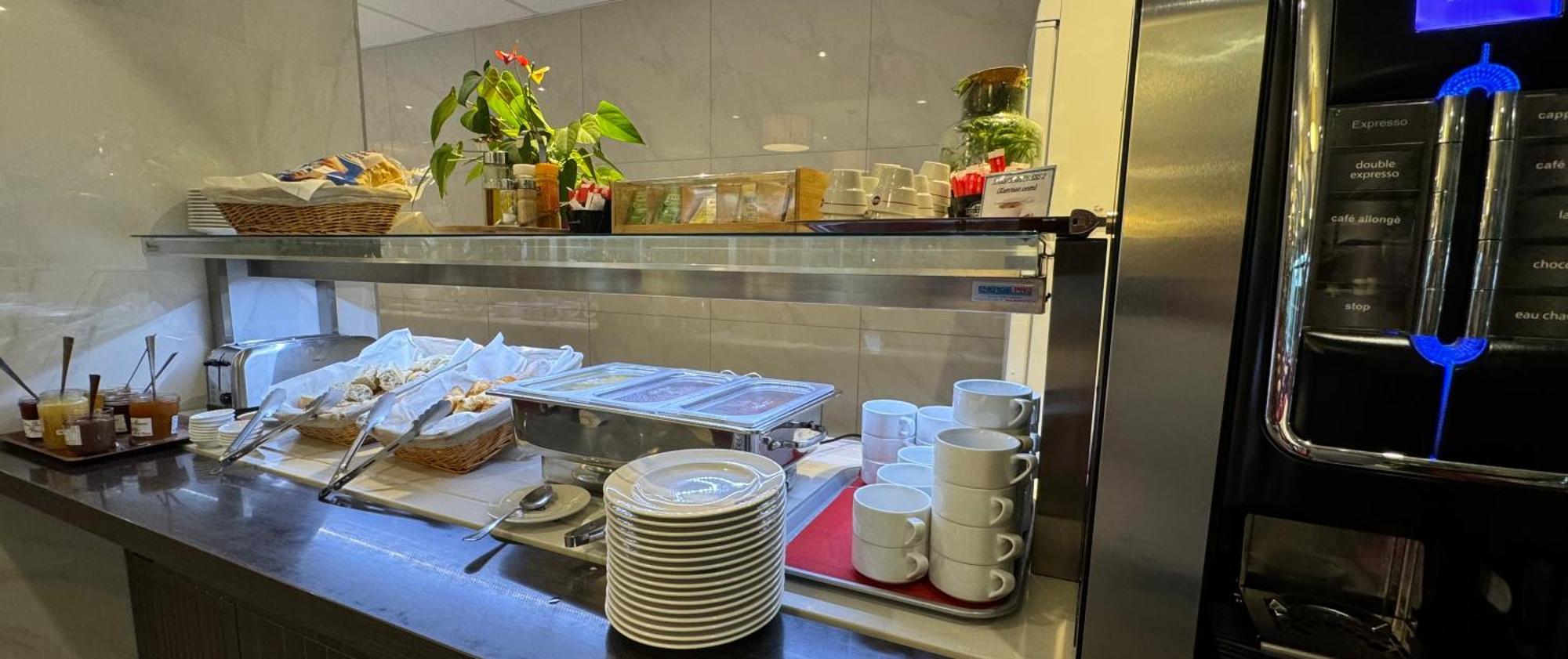 Brit Hotel Brive La Gaillarde - Restaurant La Limousine Malemort Bagian luar foto