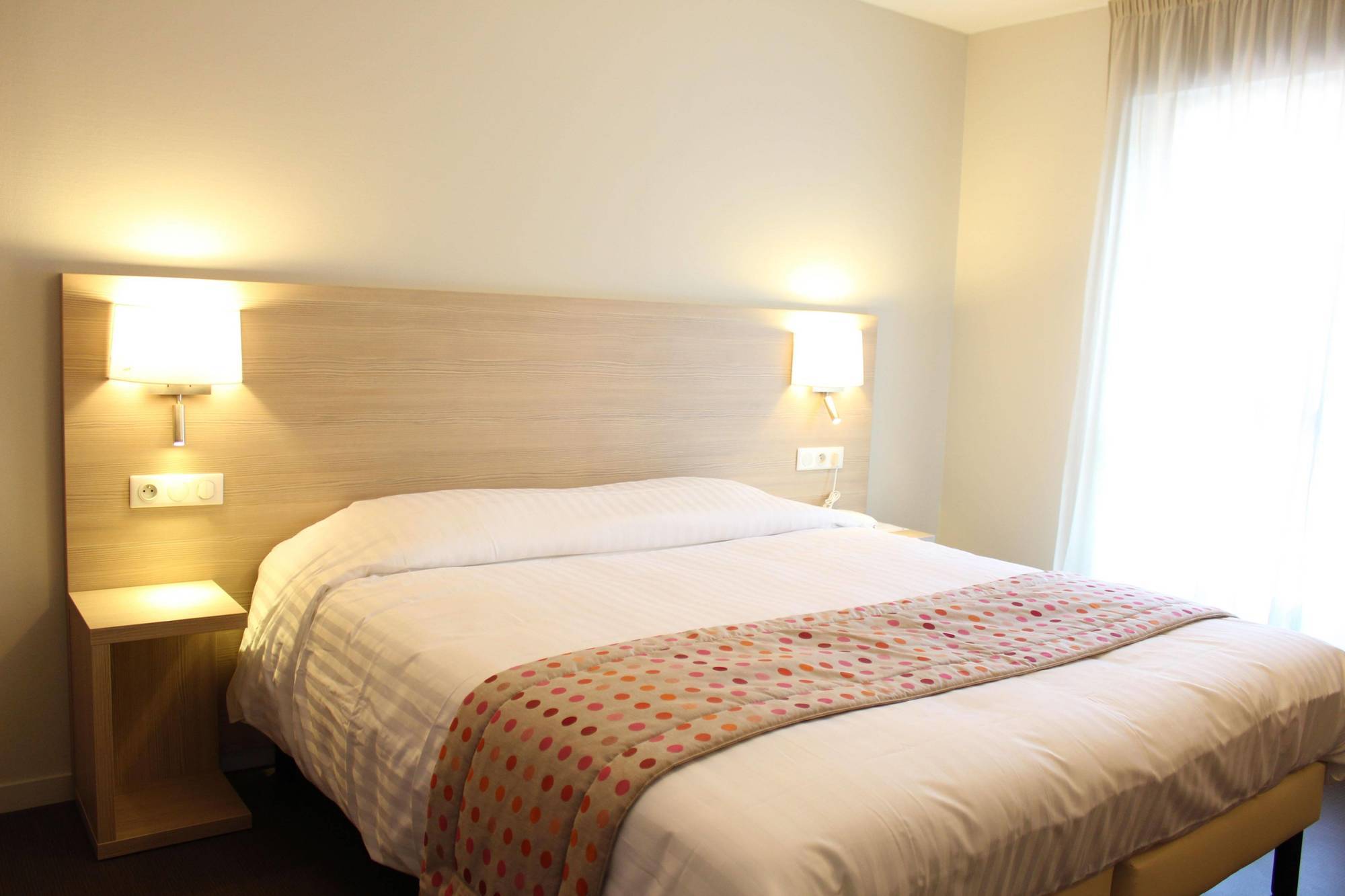 Brit Hotel Brive La Gaillarde - Restaurant La Limousine Malemort Bagian luar foto