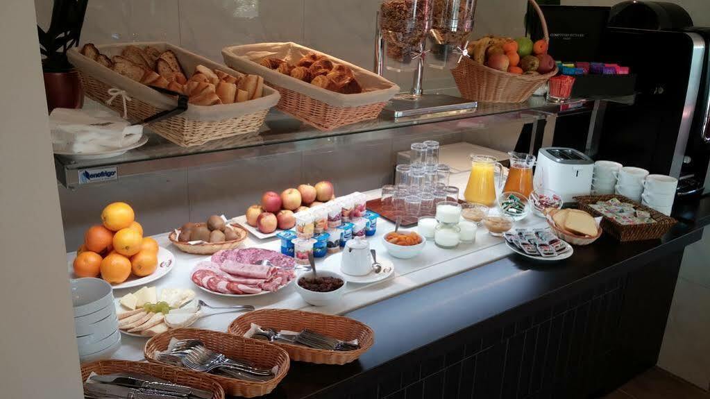 Brit Hotel Brive La Gaillarde - Restaurant La Limousine Malemort Bagian luar foto